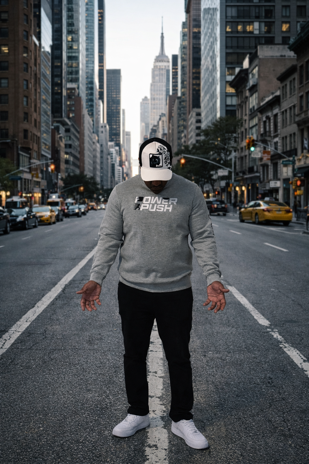 Power Push Premium
Heavyweight Organic Cotton Crewneck -Luxury Streetwear
Sweatshirt (Grey)